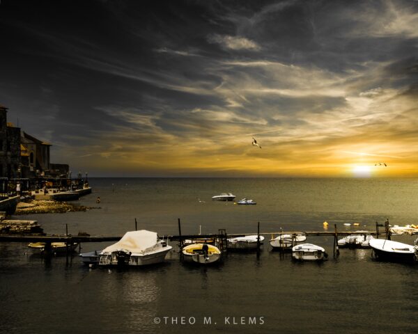 Das mediterrane Klima sorgt für intensive Farben und Kontraste zwischen Wolken und Himmel.